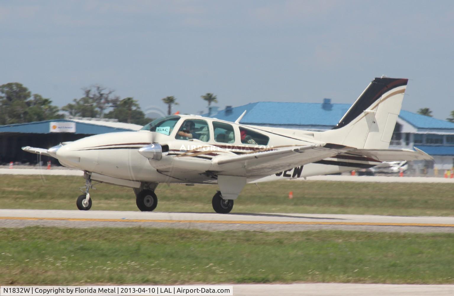 N1832W, 1972 Beech E-55 Baron C/N TE-882, Beech E-55