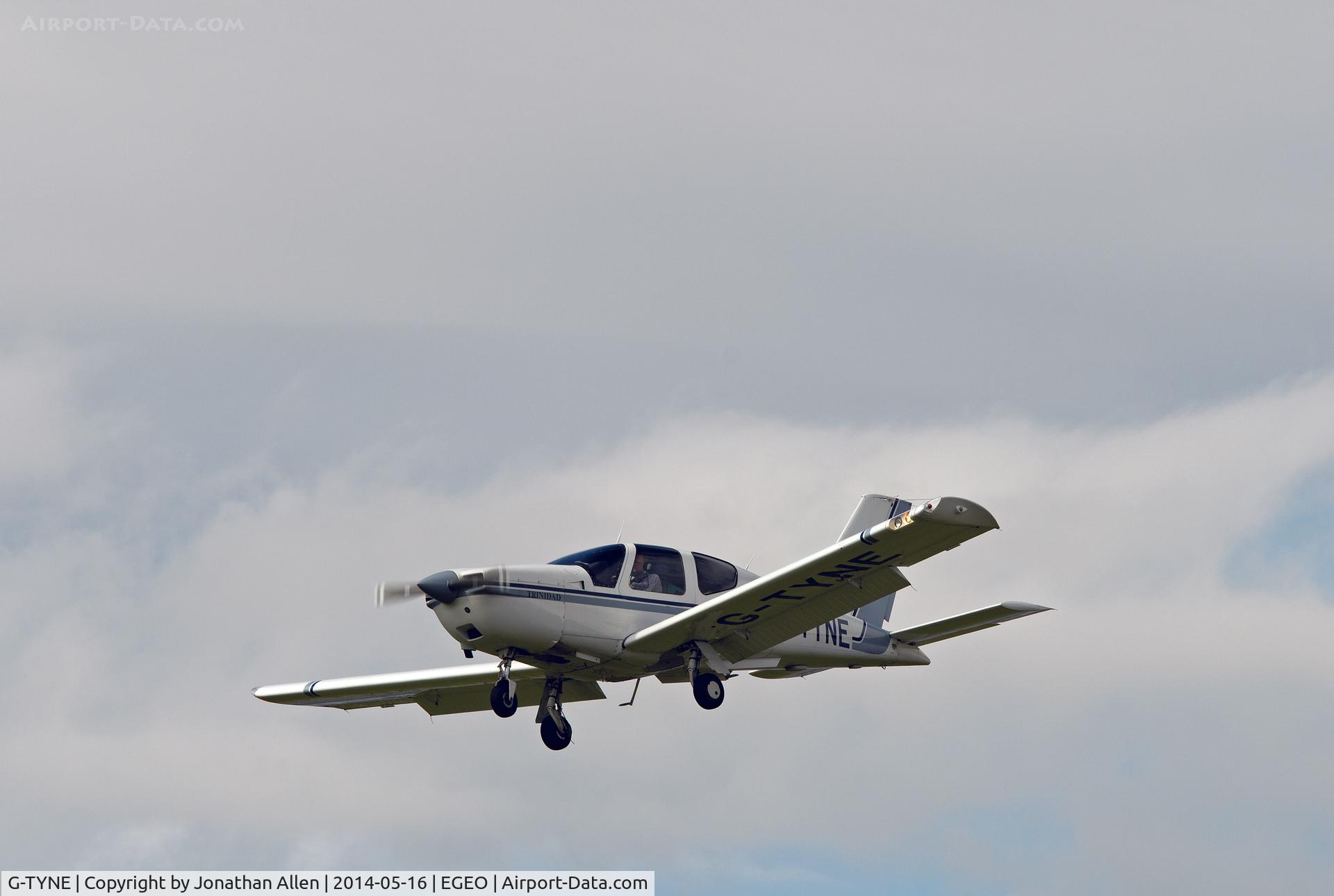 G-TYNE, 1992 Socata TB-20 Trinidad C/N 1523, Approaching runway 19 at Oban Airport.