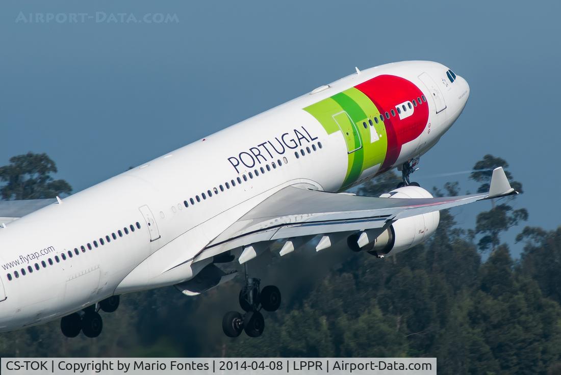 CS-TOK, 2000 Airbus A330-223 C/N 317, heavy departure to Sao Paulo