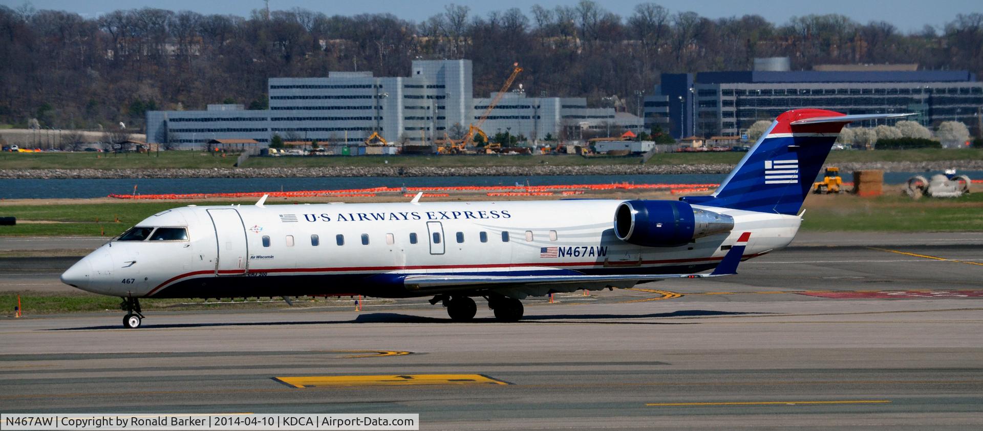 N467AW, Bombardier CRJ-200ER (CL-600-2B19) C/N 7900, Taxi to park National
