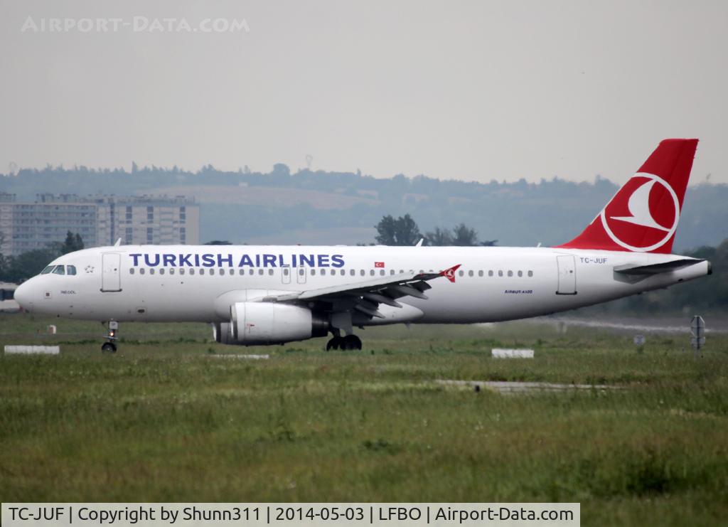 TC-JUF, 2004 Airbus A320-232 C/N 2164, Taxiing to the Terminal...