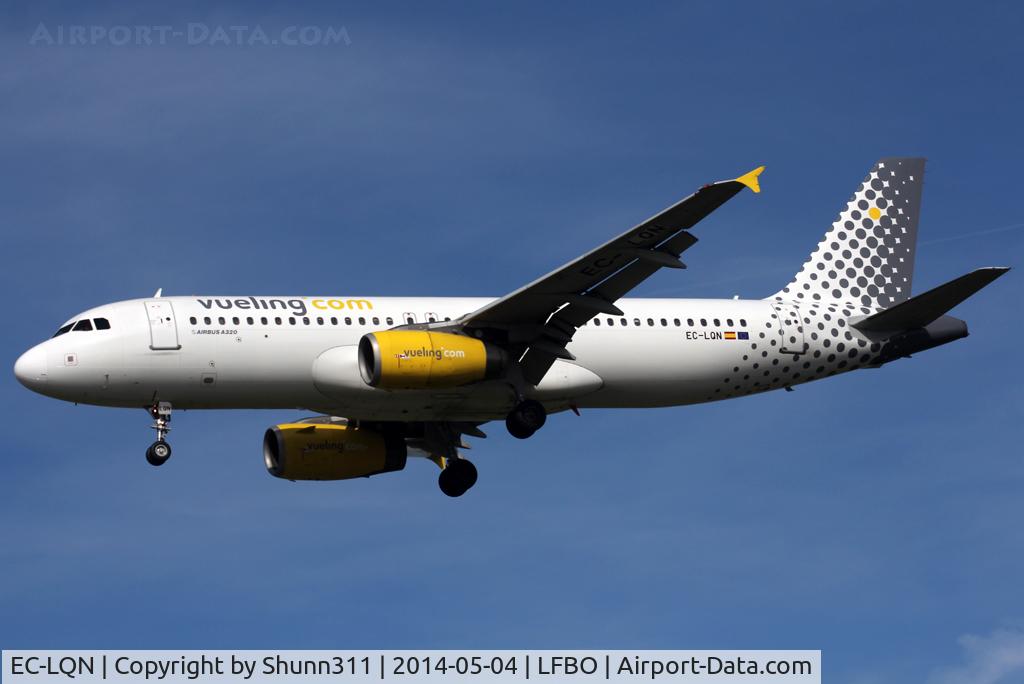EC-LQN, 2004 Airbus A320-232 C/N 2168, Landing rwy 32L