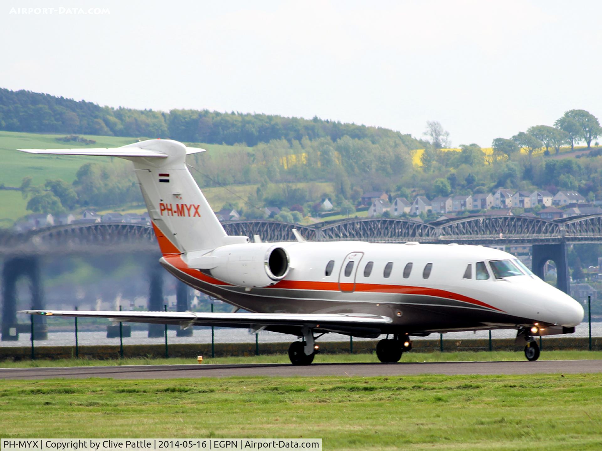 PH-MYX, 2000 Cessna 650 Citation VII C/N 650-7117, Take off from Dundee Riverside EGPN