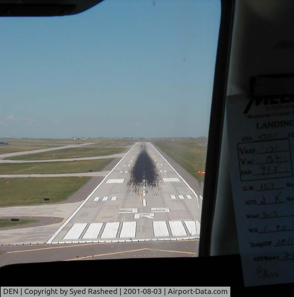 Denver International Airport (DEN) - N27MJ on finals at runway 35R