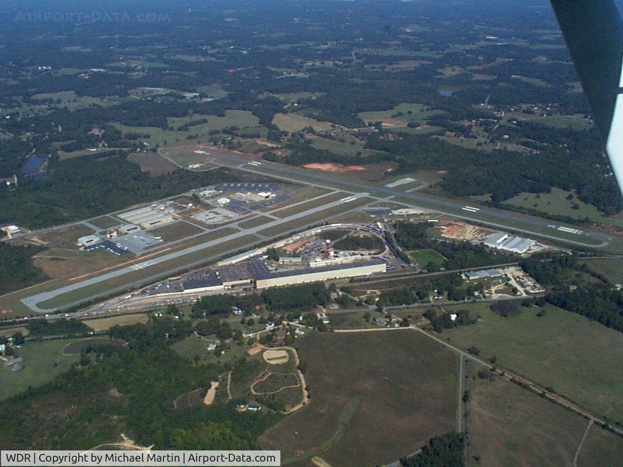 Barrow County Airport (WDR) - Winder Airport - The FBO occasionally grills you a dinner!