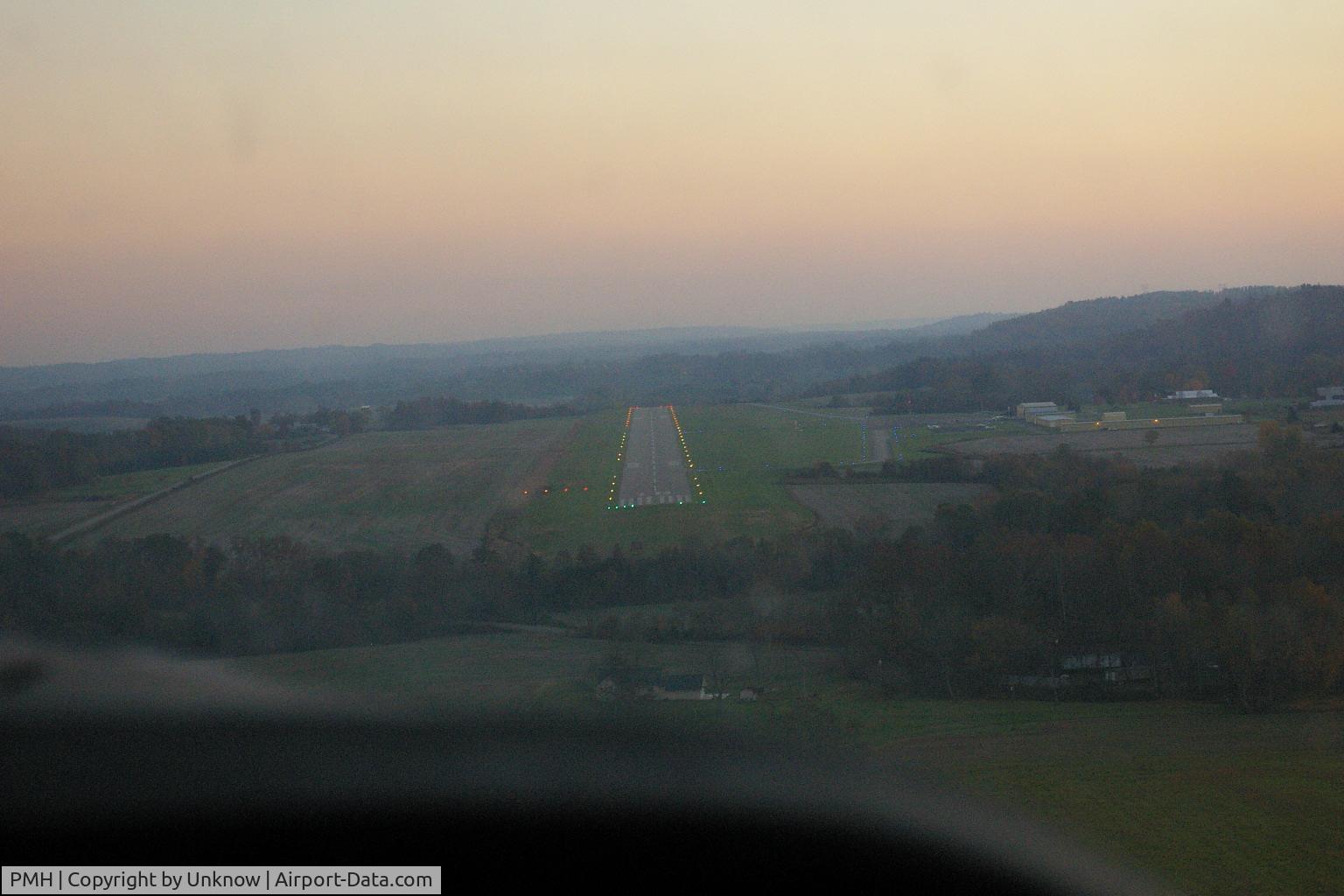 Greater Portsmouth Regional Airport (PMH) - Run way