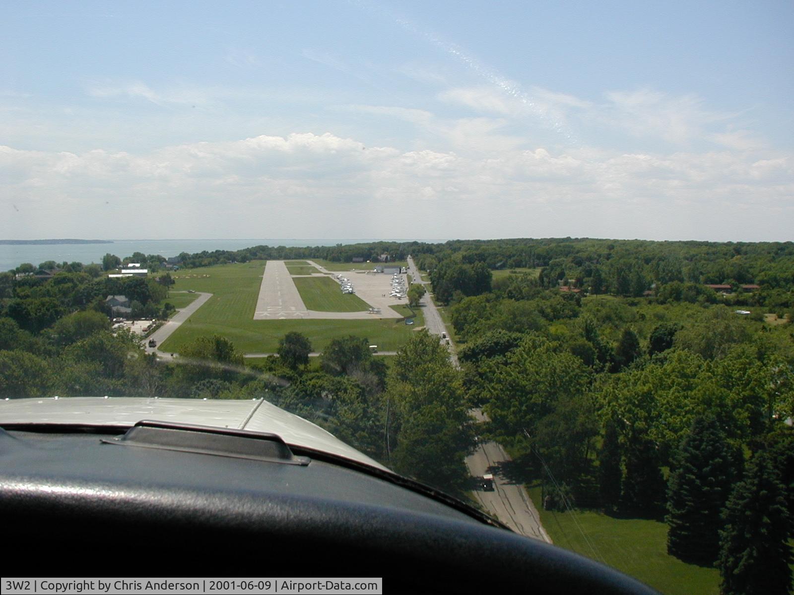 Put In Bay Airport (3W2) - Final for 21 Put-In-Bay