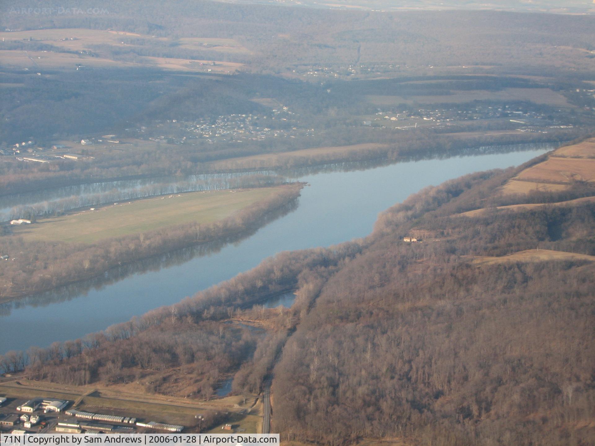 Sunbury Airport (71N) - Sunbury Airport in Sunbury, PA you can see the seaplane airport in the river also (H11)