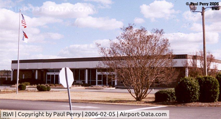 Rocky Mount-wilson Regional Airport (RWI) - Looks very nice, but buttoned up on Sundays