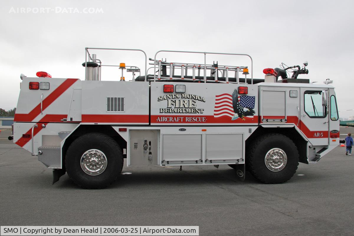 Santa Monica Municipal Airport (SMO) - Santa Monica Fire truck.