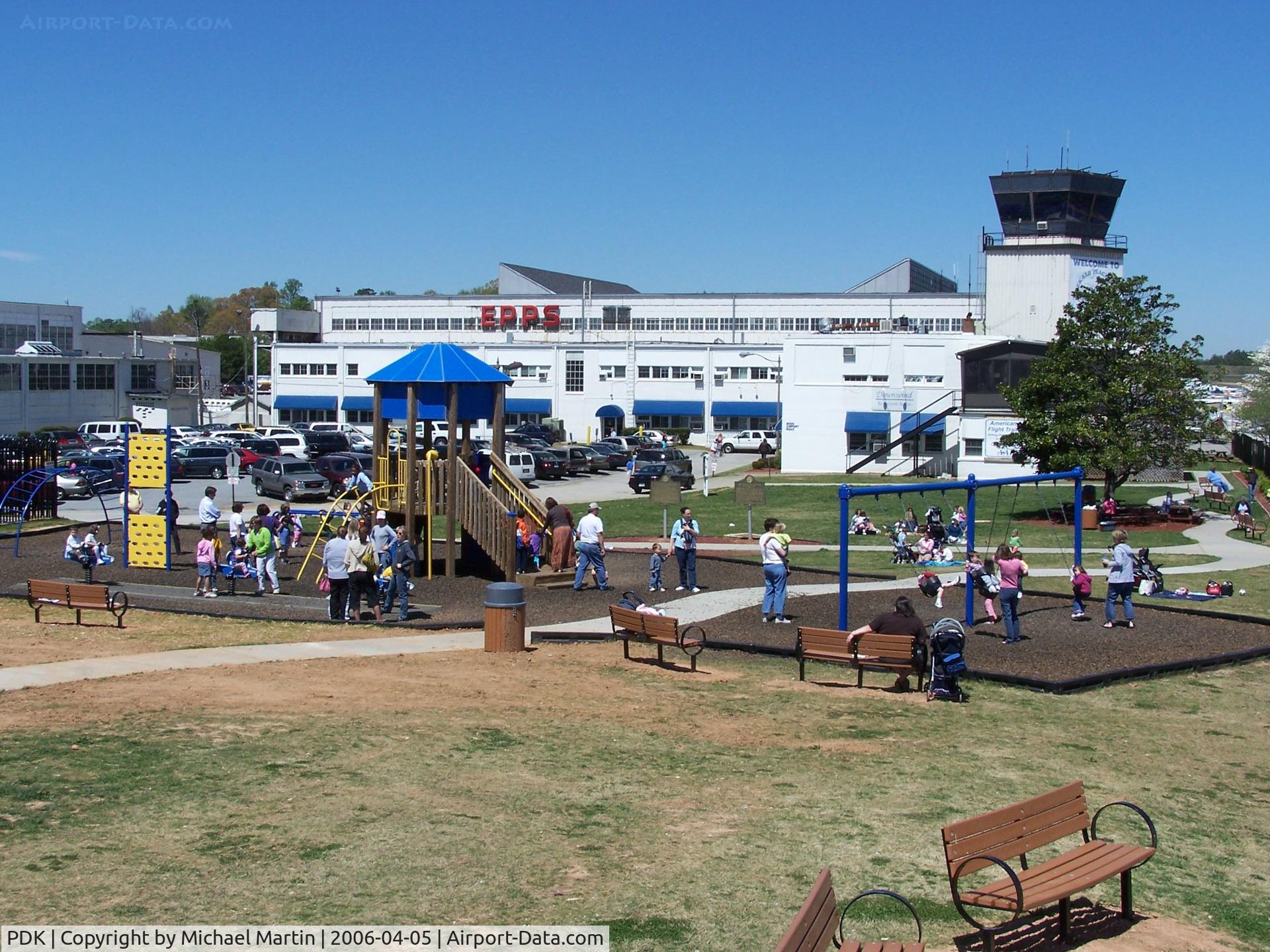 Dekalb-peachtree Airport (PDK) - Typical sunny warm day at PDK!