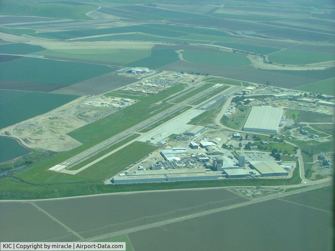 Mesa Del Rey Airport (KIC) - seen from left xwind rwy 11