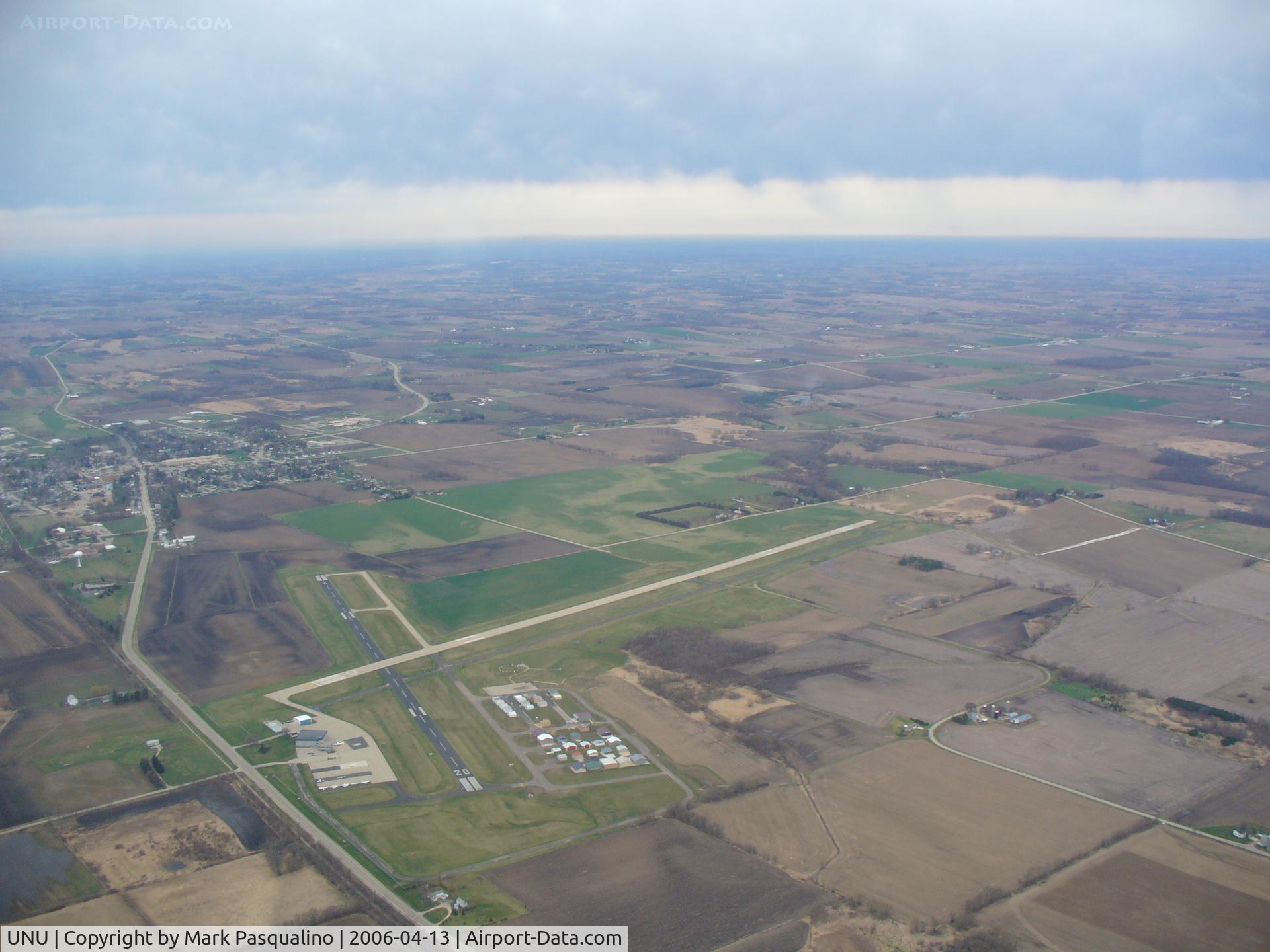 Dodge County Airport (UNU) - Juneau,WI