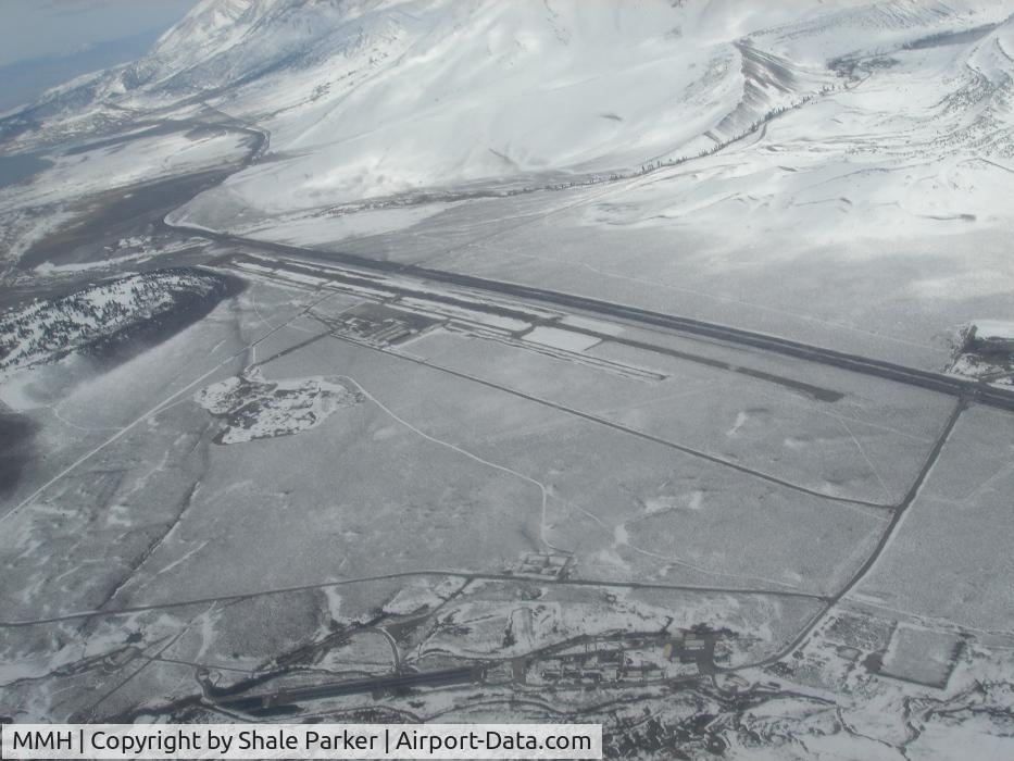Mammoth Yosemite Airport (MMH) - Right Downwind for RW 27