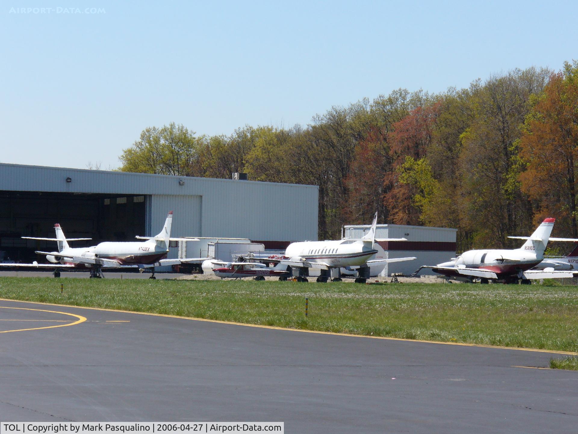 Toledo Express Airport (TOL) - General Aviation West Ramp