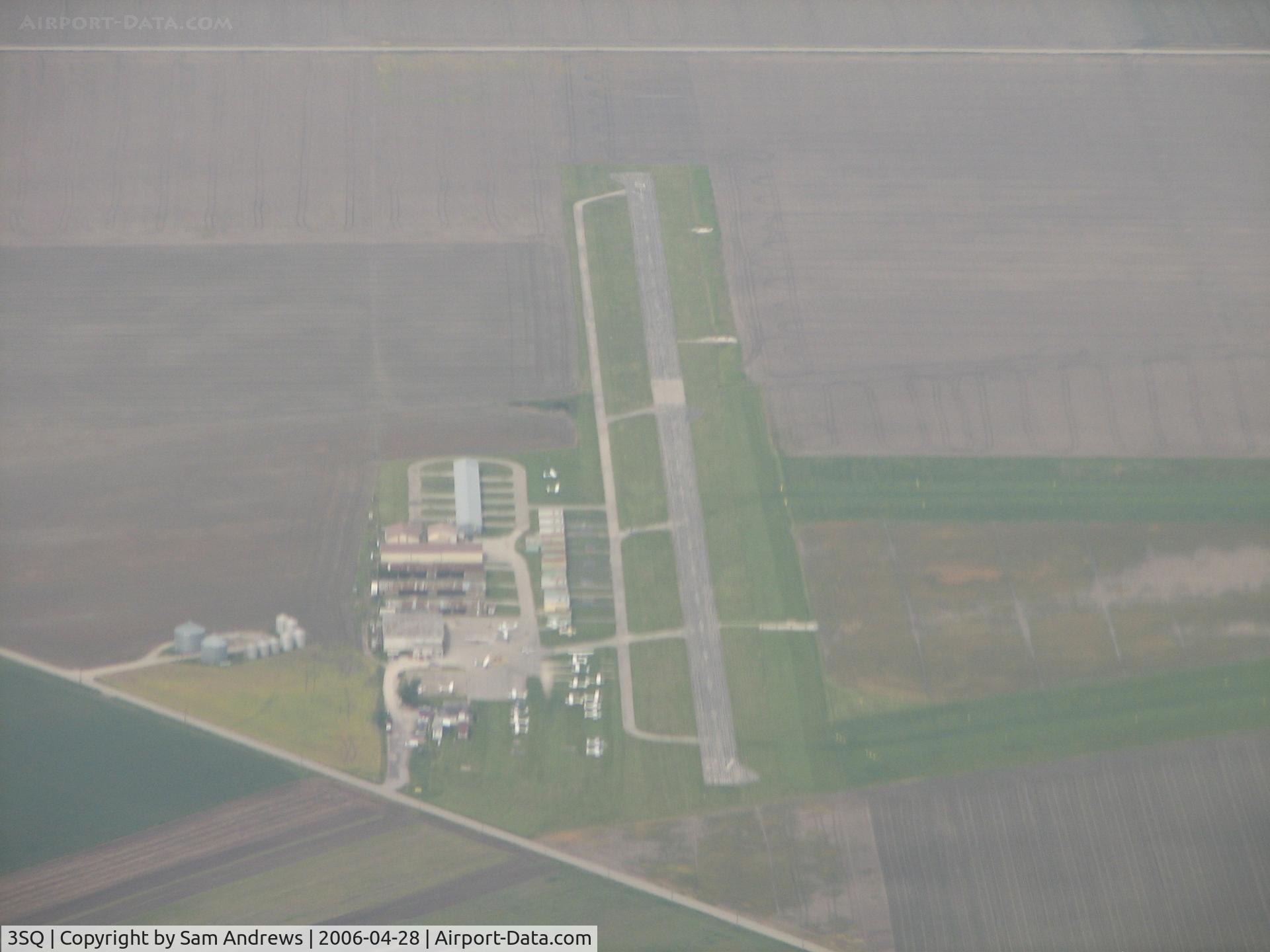 3SQ Airport - St Charles on approach to STL