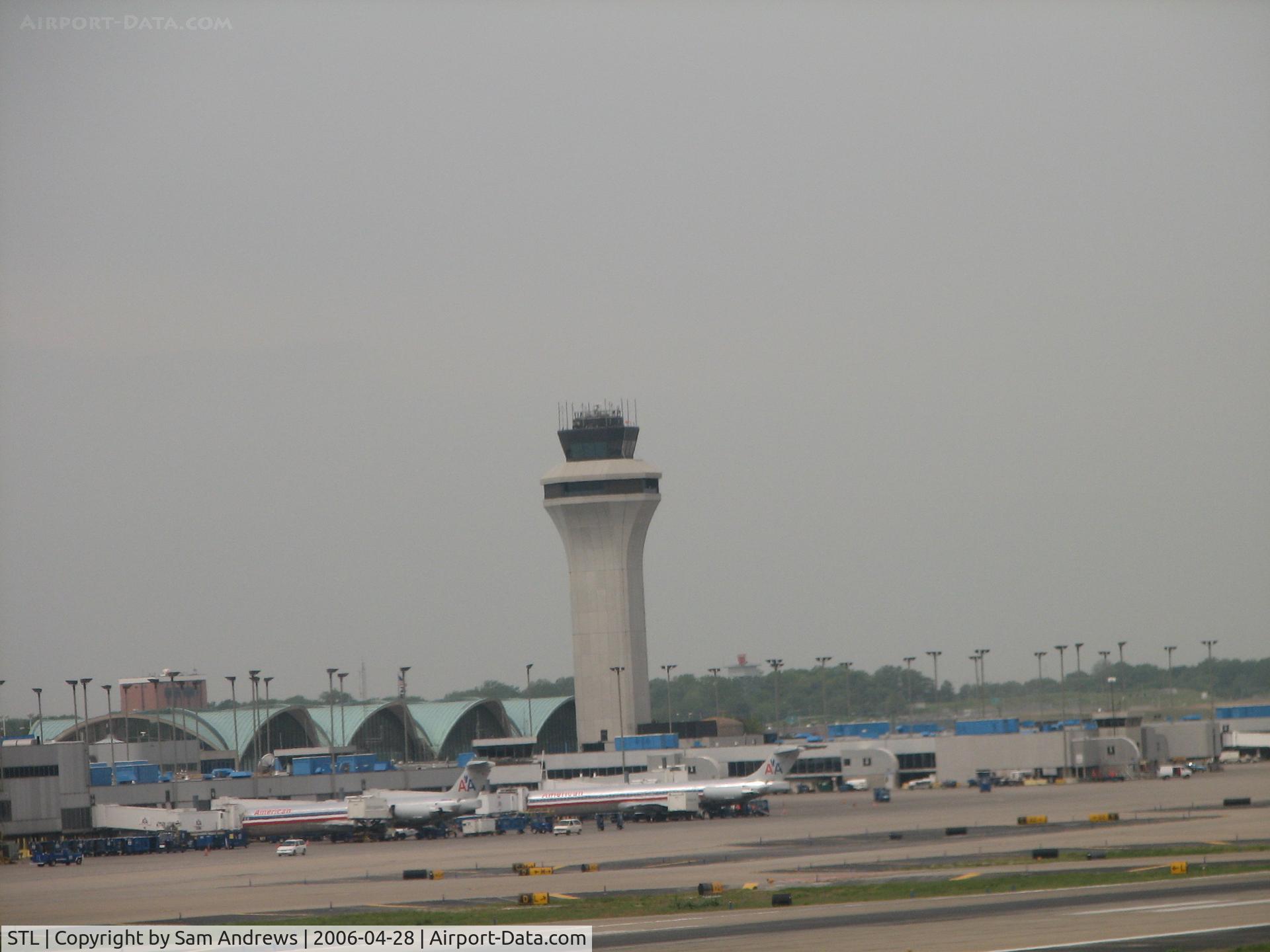 Lambert-st Louis International Airport (STL) - Tower shot