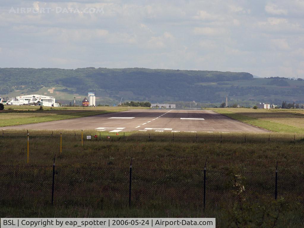 EuroAirport Basel-Mulhouse-Freiburg, Basel (Switzerland), Mulhouse (France) and Freiburg (Germany) France (BSL) - View on runway 08 west to east