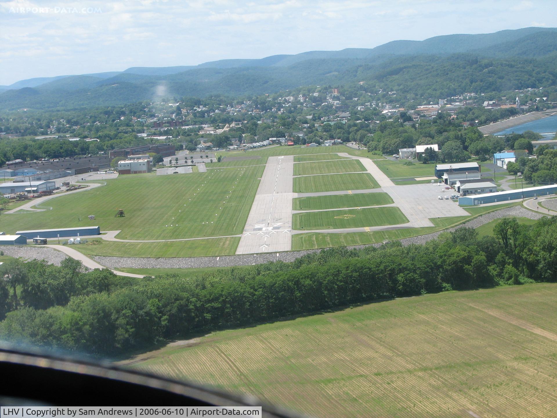 William T. Piper Memorial Airport (LHV) - Turning final