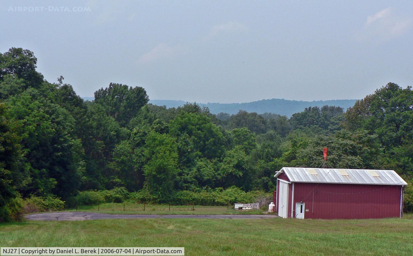 Wrnj Heliport (NJ27) - This is the small heliport for the northern New Jersey radio station, WRNJ.