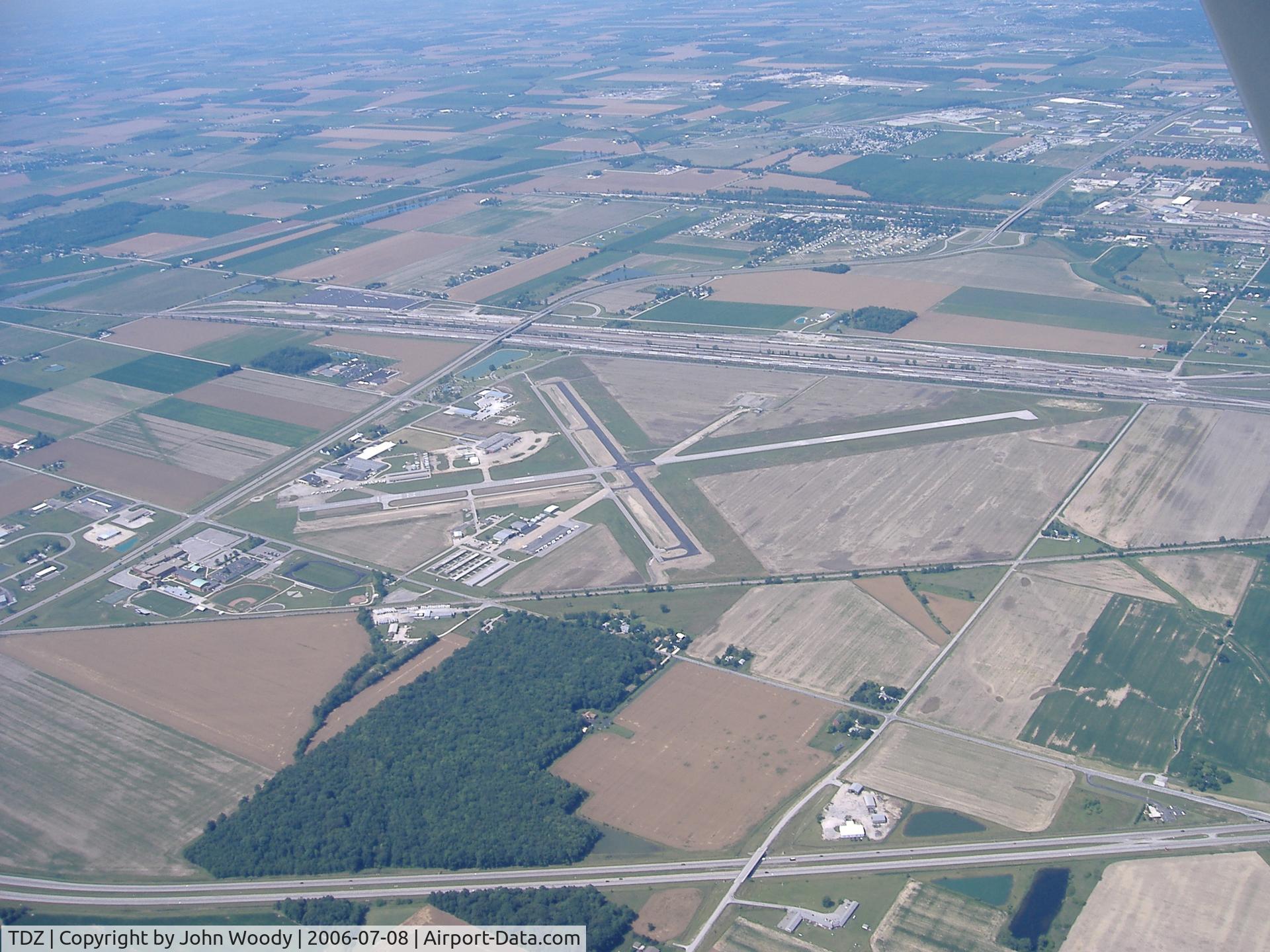Toledo  Executive Airport (TDZ) - at 5500