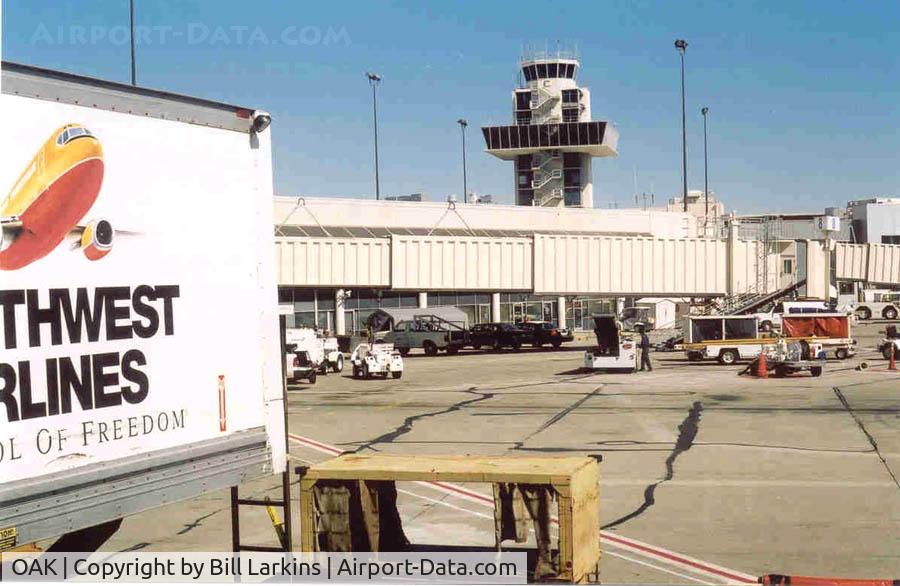 Metropolitan Oakland International Airport (OAK) - Field side of Terminal