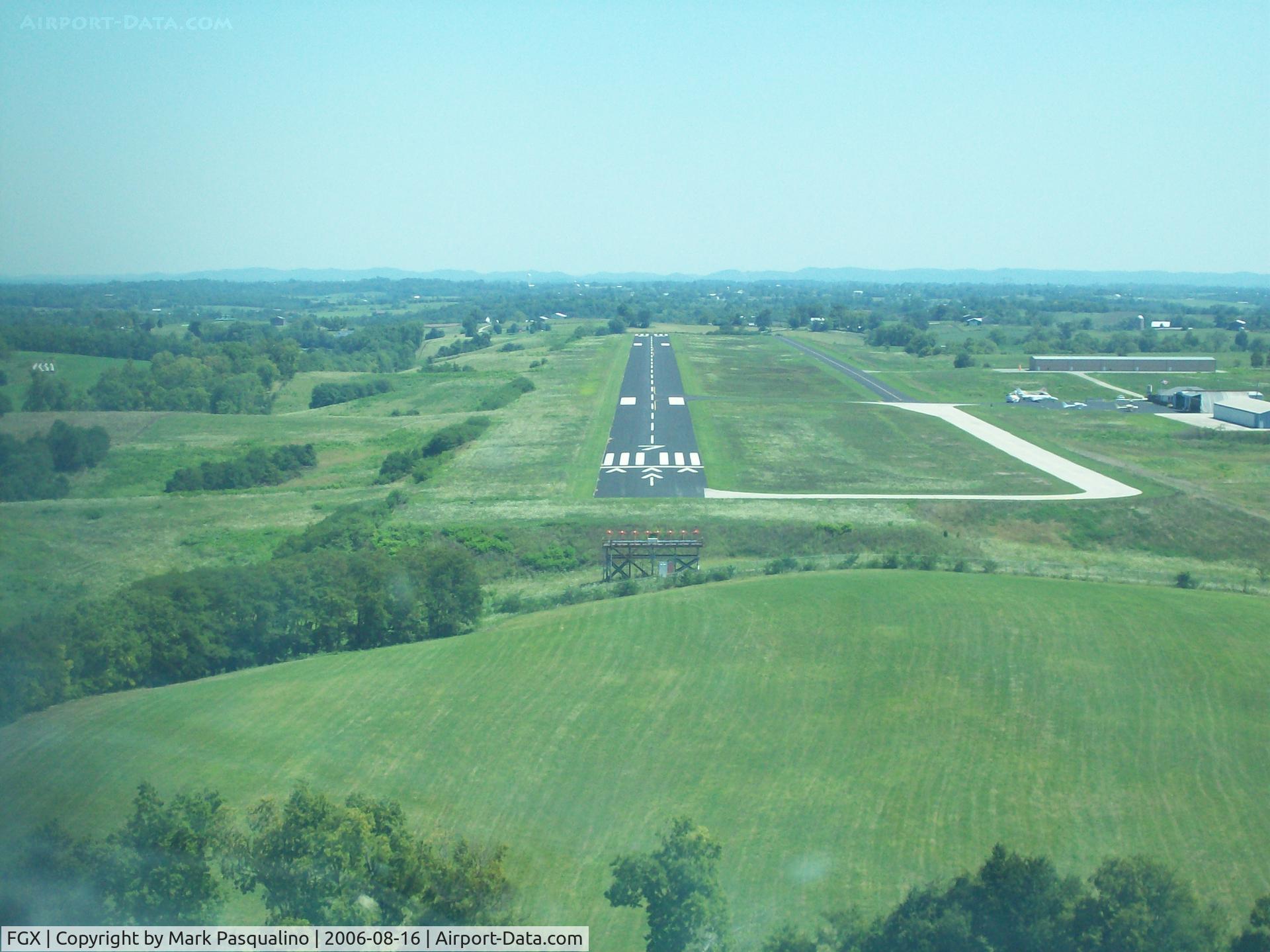 Fleming-mason Airport (FGX) - Final approach Runway 7