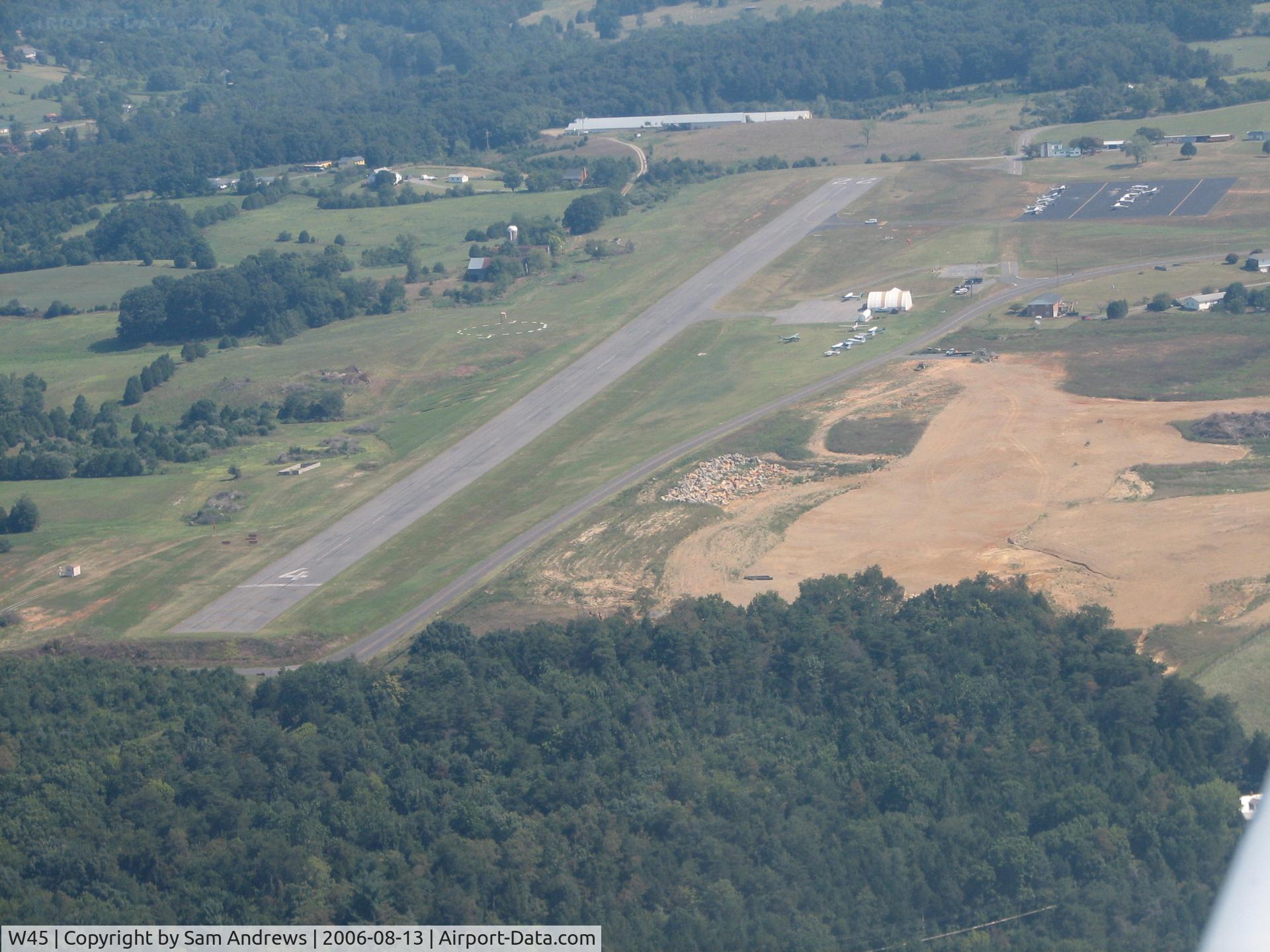 W45 Airport - Right crosswind for 22.
