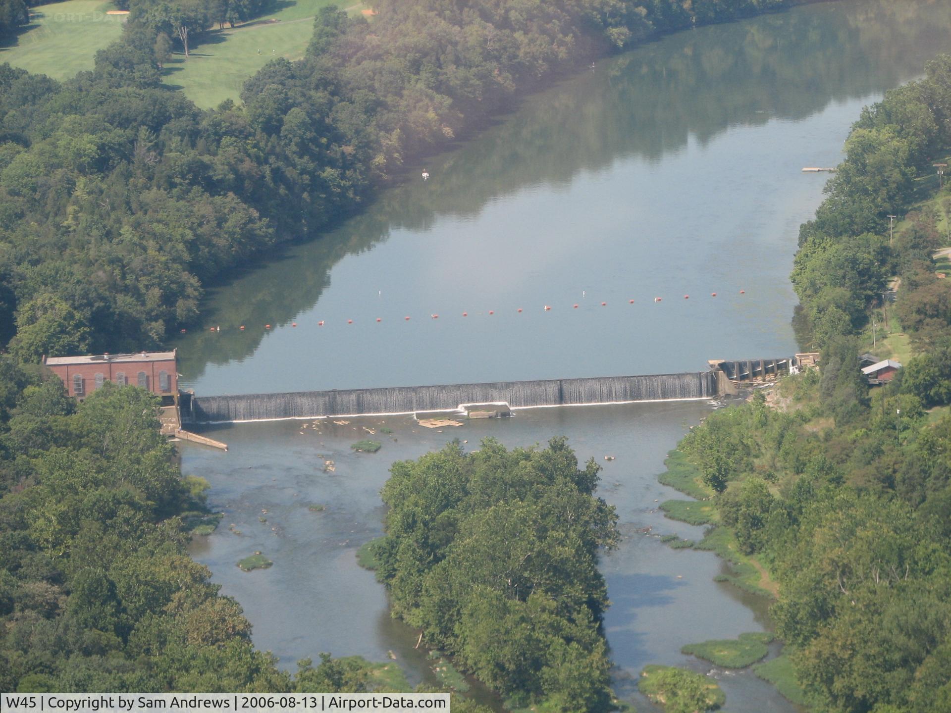 W45 Airport - You pass over the Shenandoah River on Final to Rwy22
