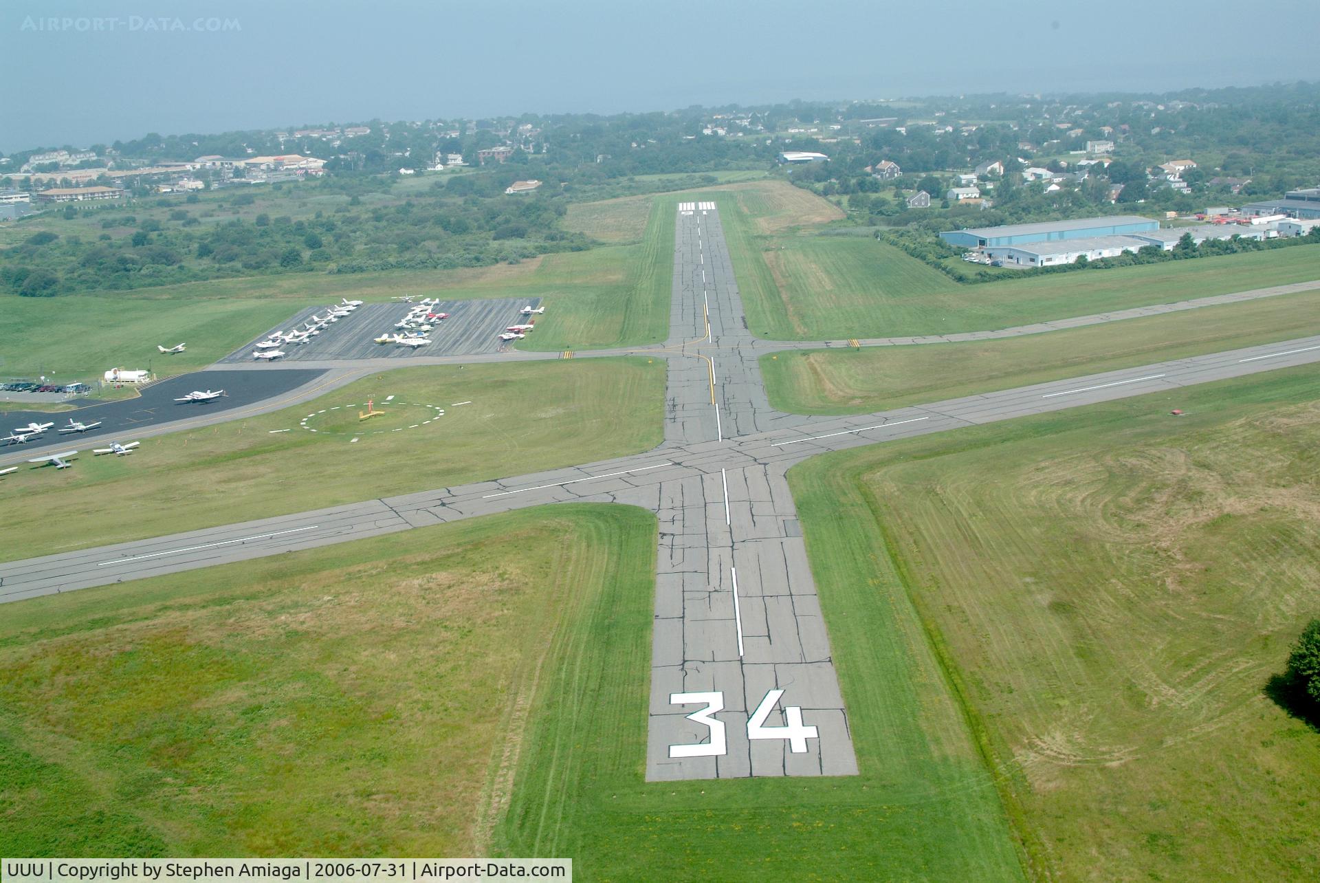 Newport State Airport (UUU) - Detail of the RWY 34 Threshold