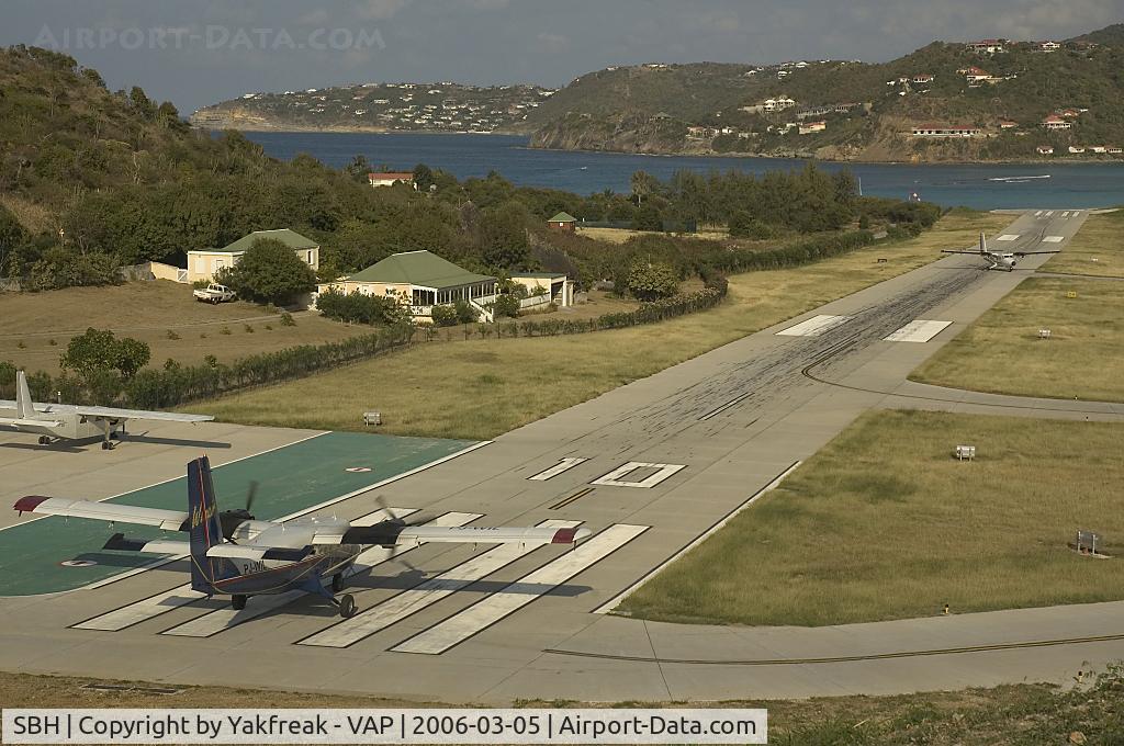 Gustaf III Airport, St. Jean, Saint Barthélemy Guadeloupe (SBH) - runway overview