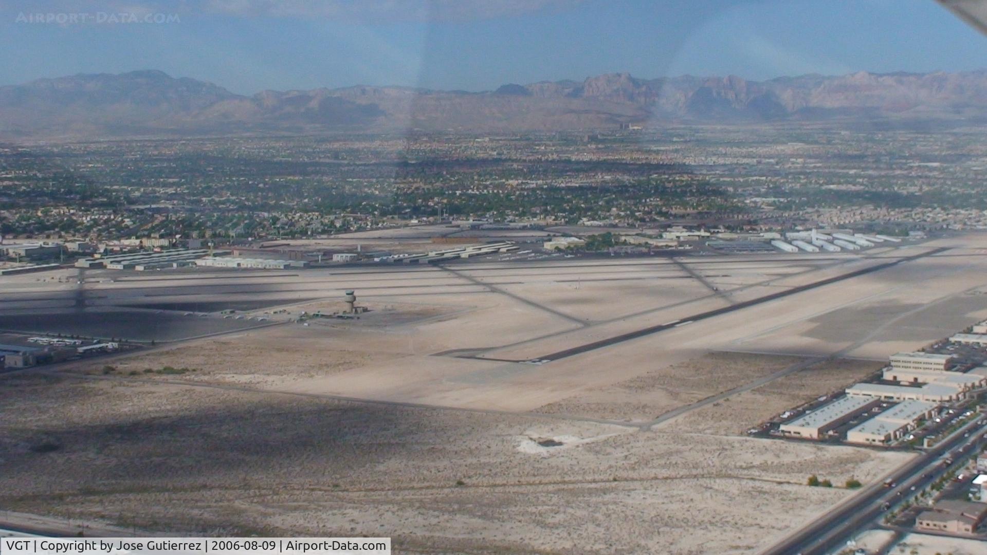North Las Vegas Airport (VGT) - Landing On Runway 33