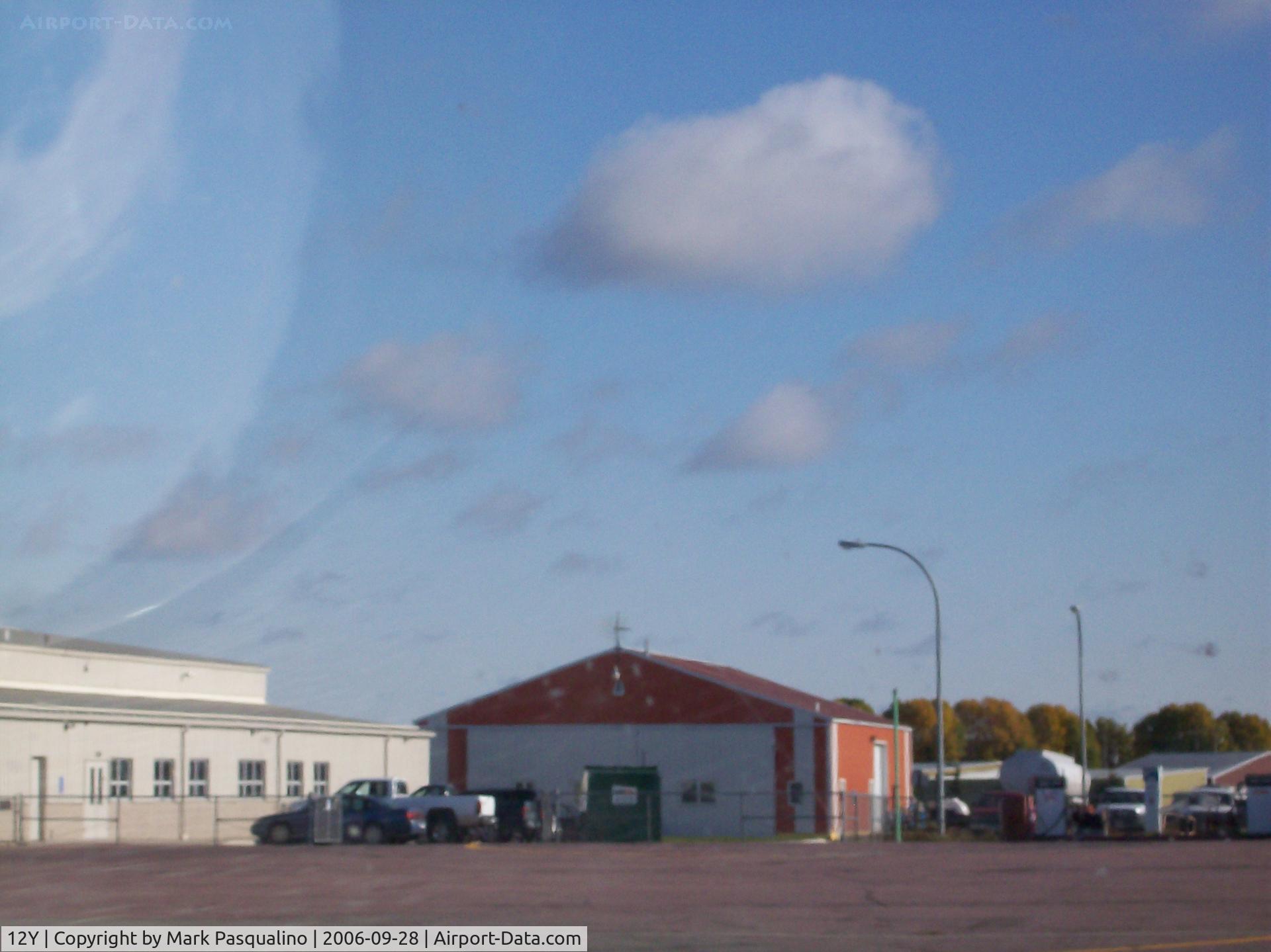 Le Sueur Municipal Airport (12Y) - Le Sueur, MN