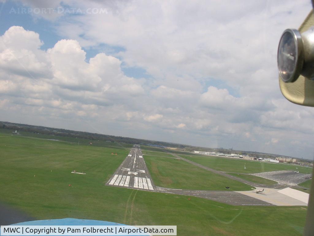 Lawrence J Timmerman Airport (MWC) - Runway 33R
