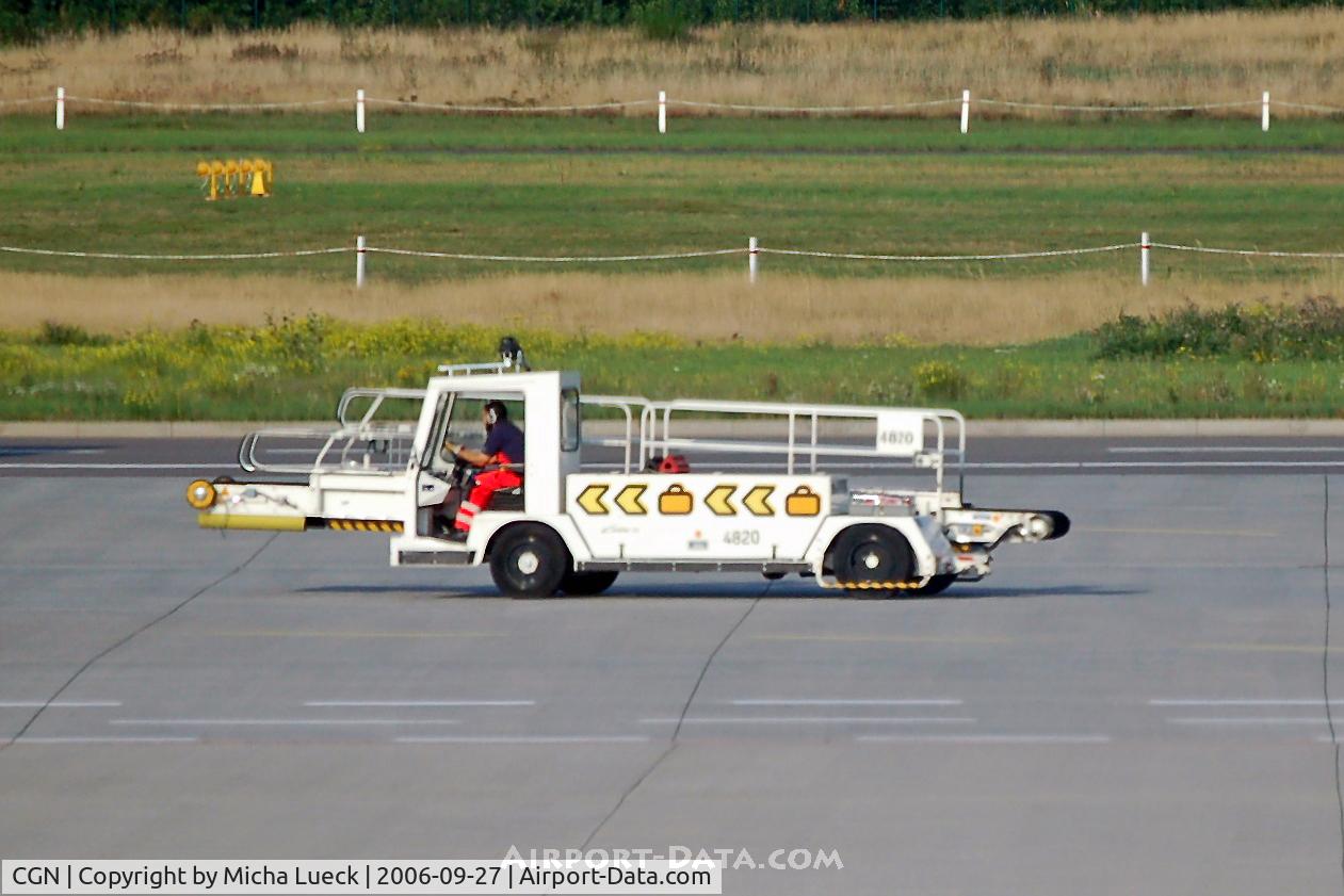 Cologne Bonn Airport, Cologne/Bonn Germany (CGN) - Conveyer belt truck
