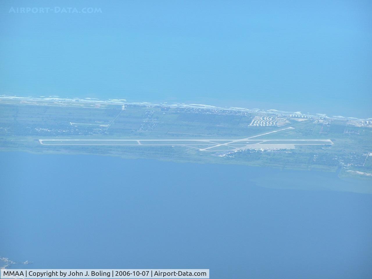 General Juan N. Álvarez International Airport, Acapulco, Guerrero Mexico (MMAA) - G. Alvarez Intl (Acapulco, Mexico) looking south