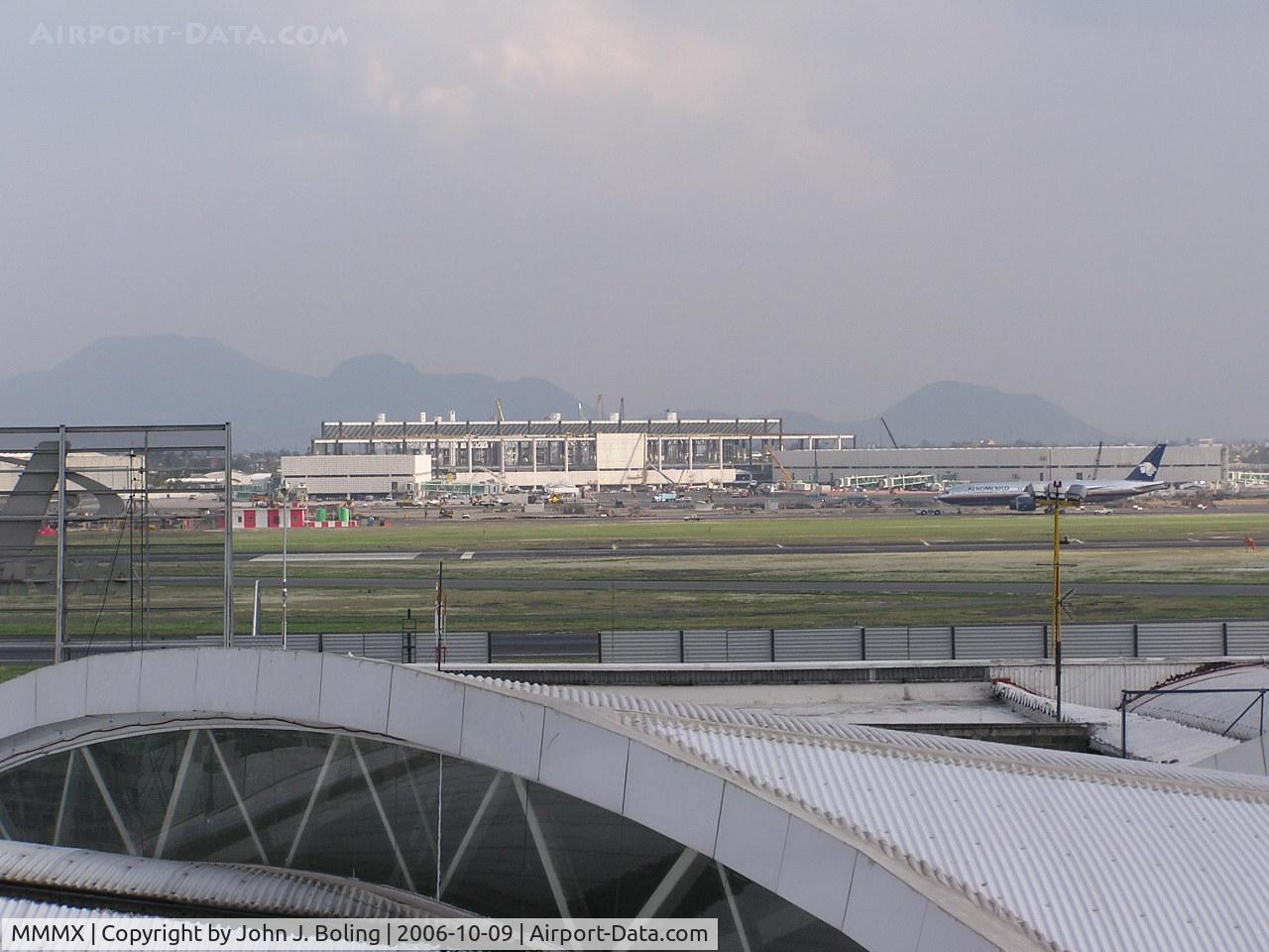 Lic. Benito Juárez International Airport, Mexico City, Distrito Federal Mexico (MMMX) - New International Terminal under construction on south side of Mexico City Intl.