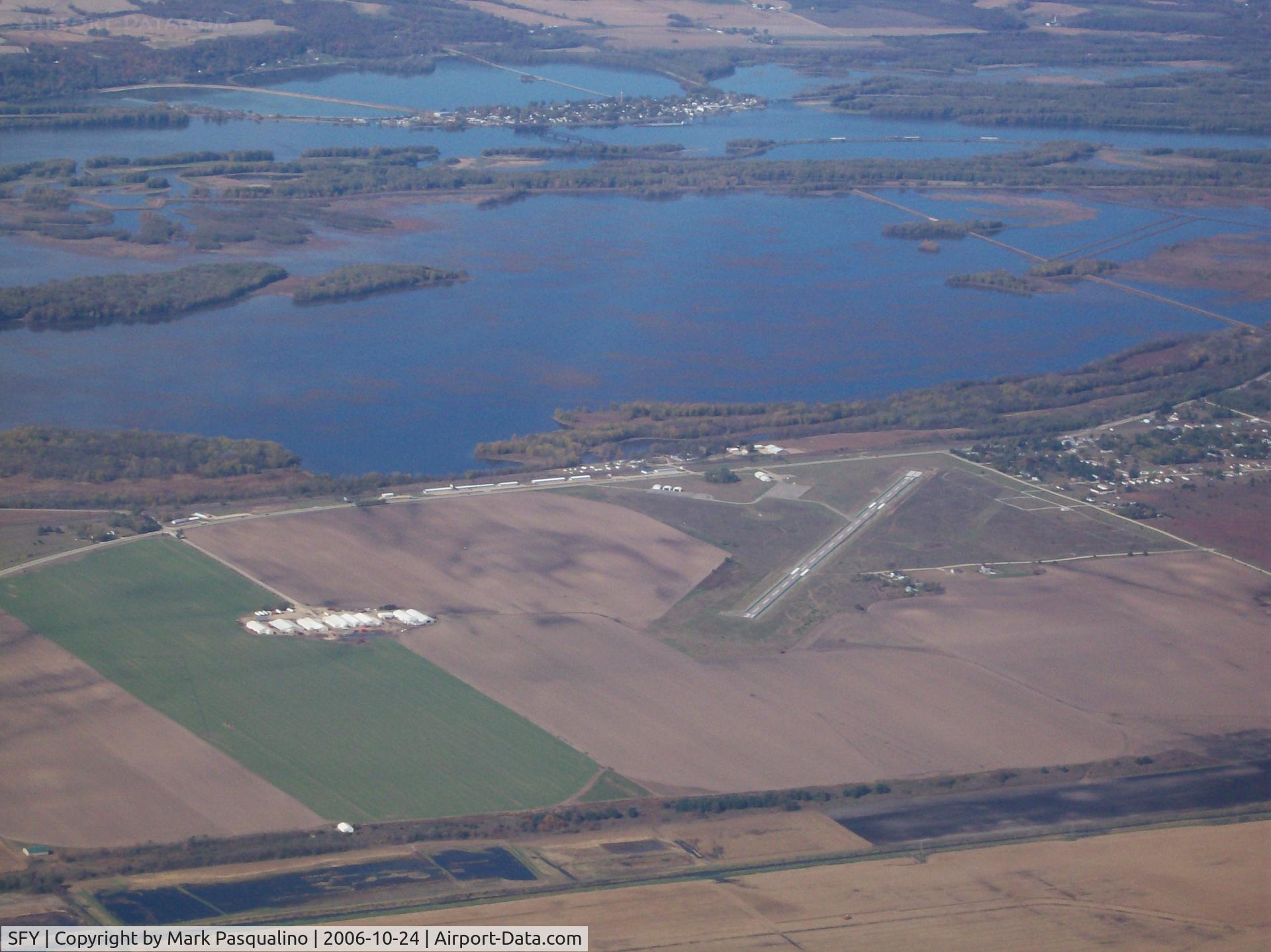 Tri-township Airport (SFY) - Savanna, IL