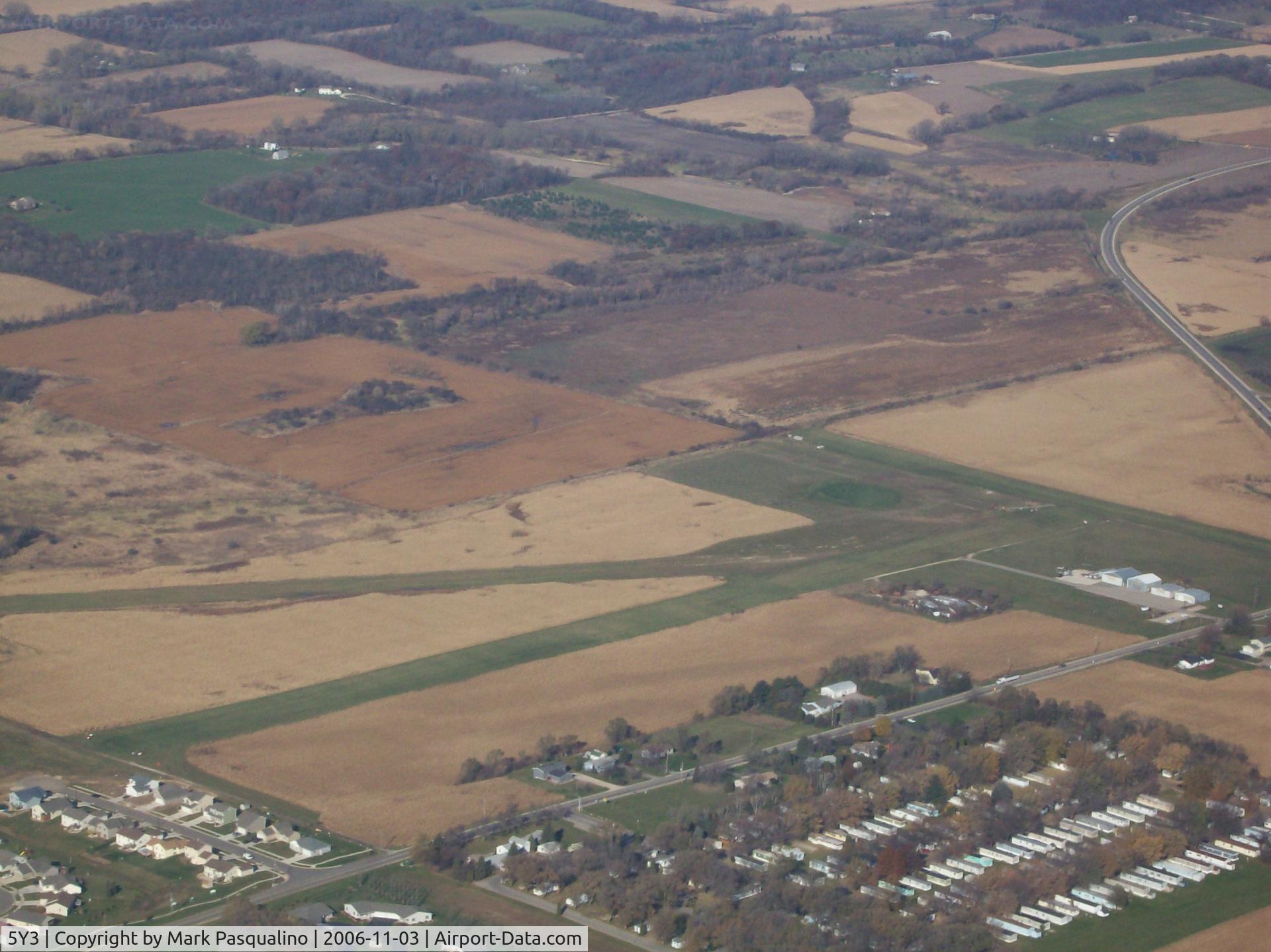 Gutzmer's Twin Oaks Airport (5Y3) - Whitewater, WI