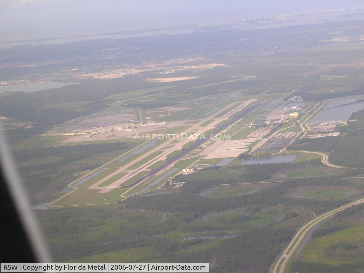 Southwest Florida International Airport (RSW) - Taking off with a quick left turn
