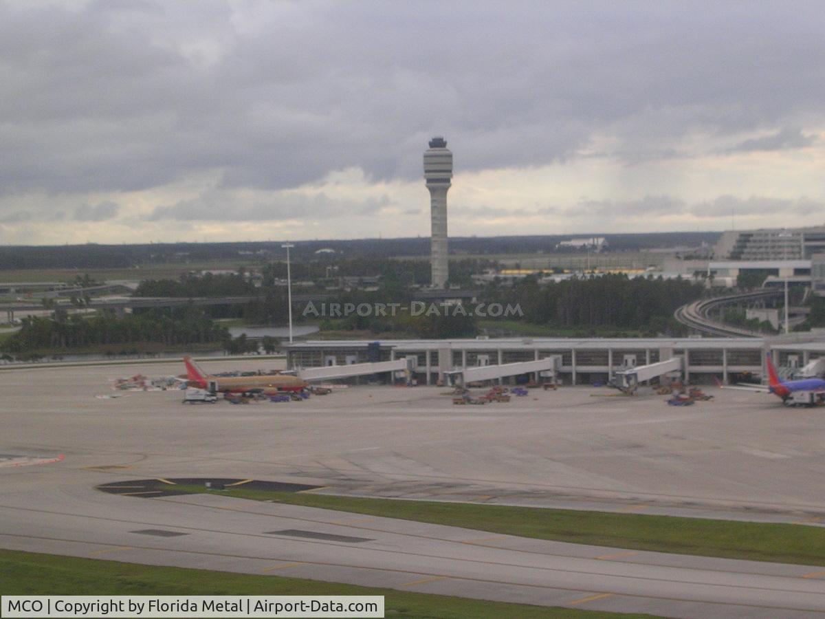 Orlando International Airport (MCO) - Landing at MCO