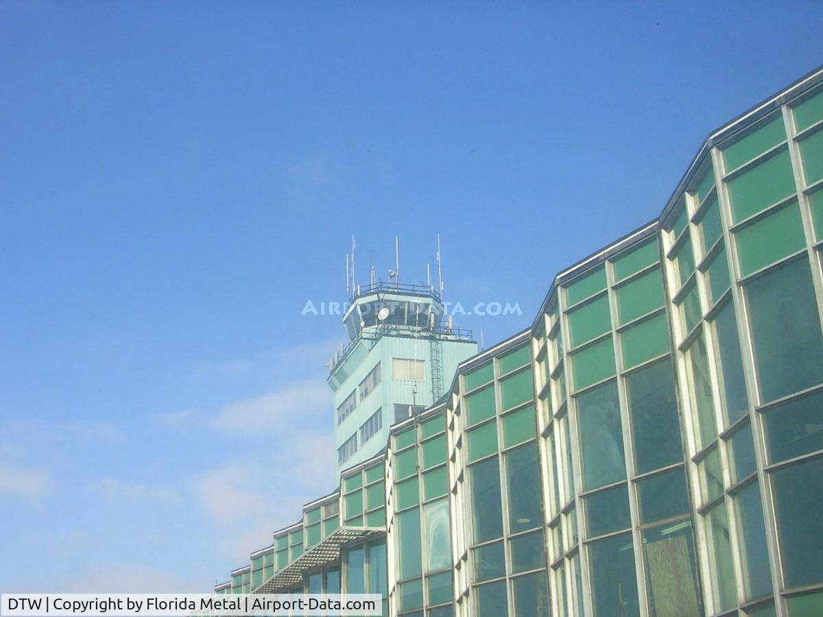 Detroit Metropolitan Wayne County Airport (DTW) - Old control tower
