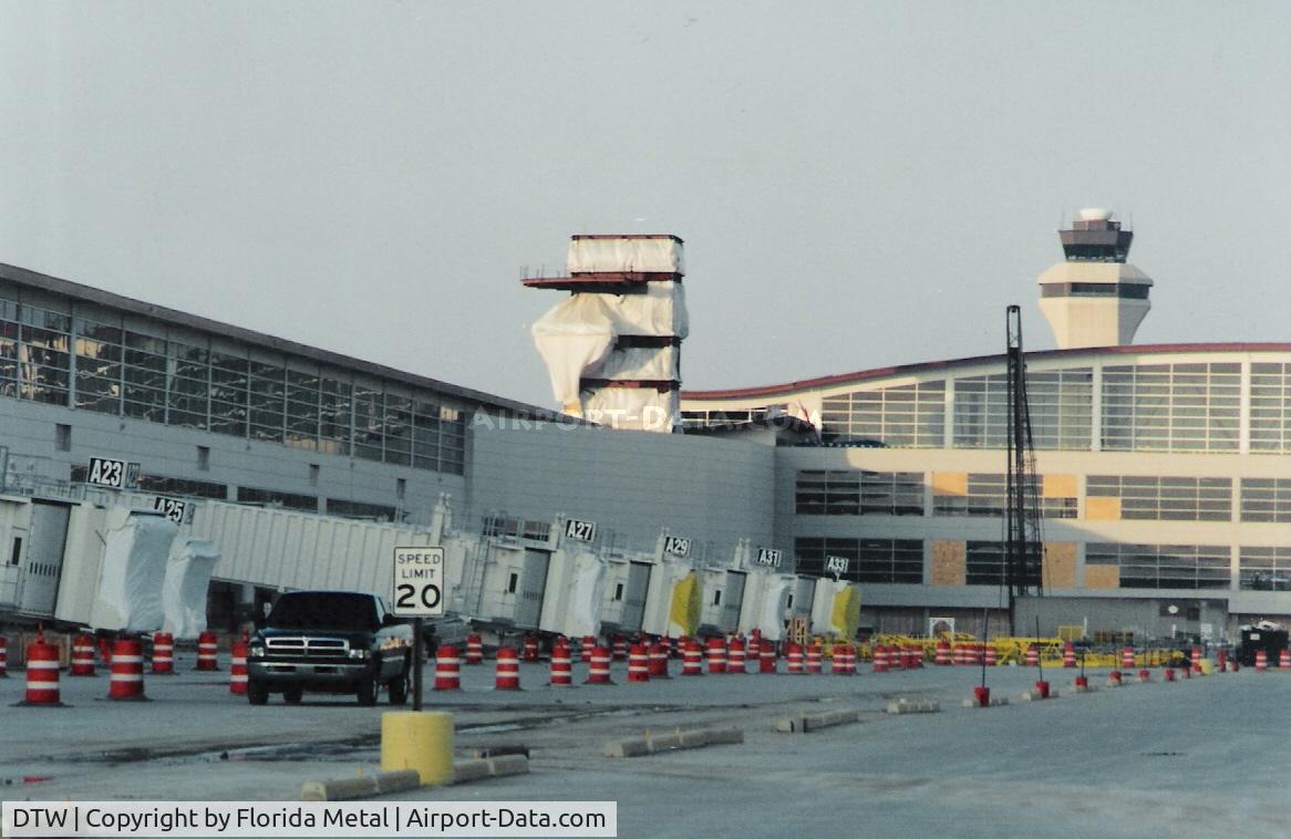 Detroit Metropolitan Wayne County Airport (DTW) - McNamara being built in 2000