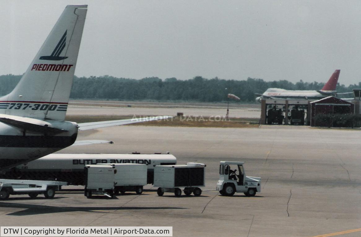 Detroit Metropolitan Wayne County Airport (DTW) - Northwest 747-200 departs in background 1988
