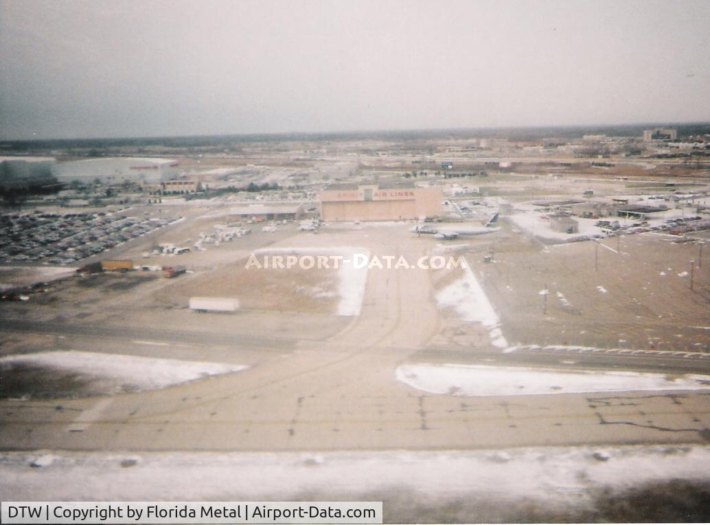 Detroit Metropolitan Wayne County Airport (DTW) - Spirit hangar
