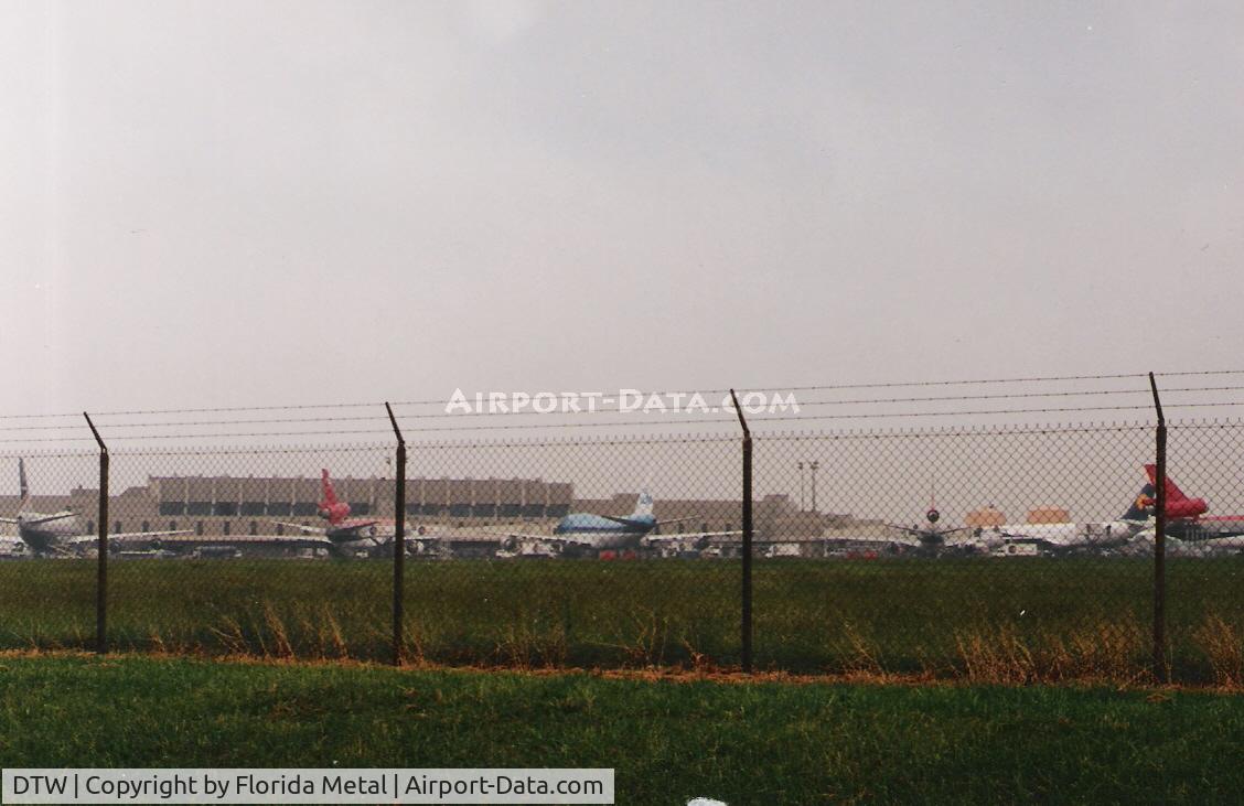 Detroit Metropolitan Wayne County Airport (DTW) - Berry Terminal in the 1990s