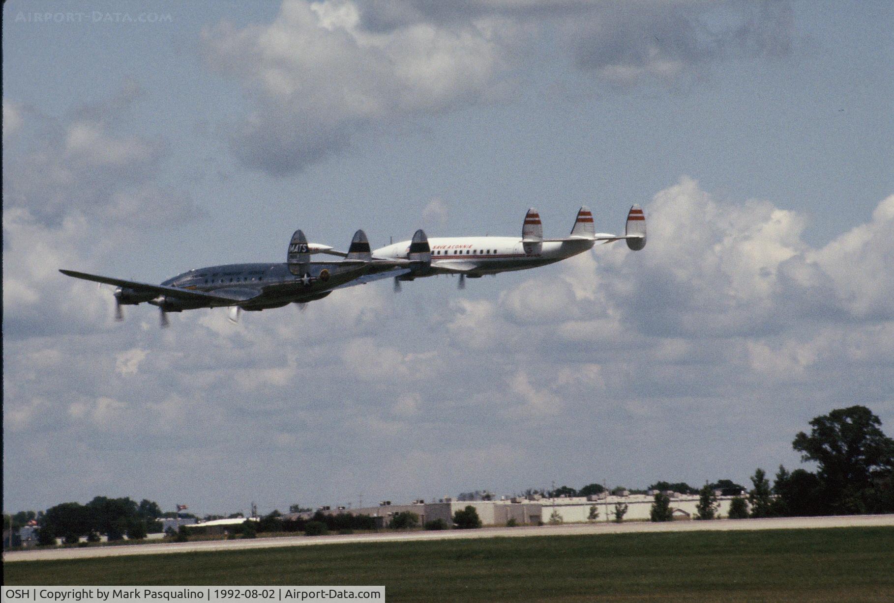 Wittman Regional Airport (OSH) - Formation low pass