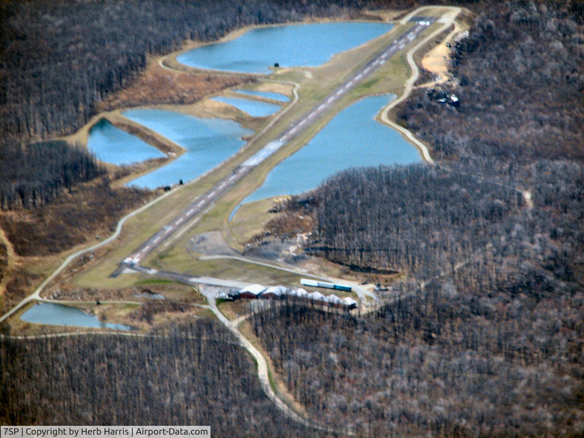7SP Airport - overflying Seven Springs