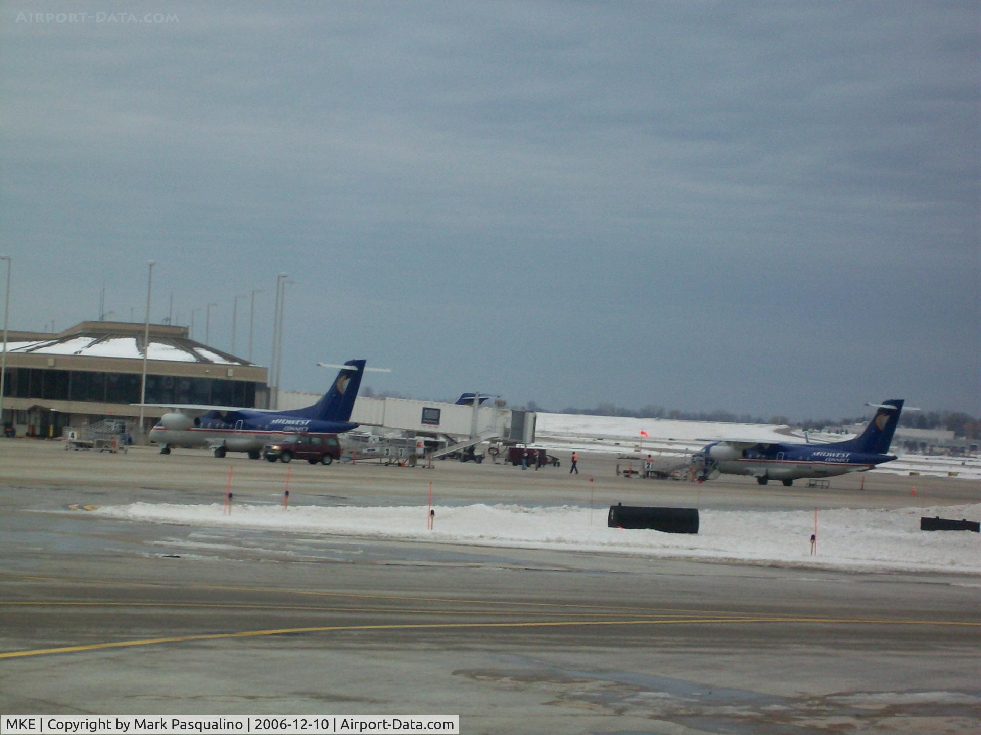 General Mitchell International Airport (MKE) - Milwaukee Mitchell International