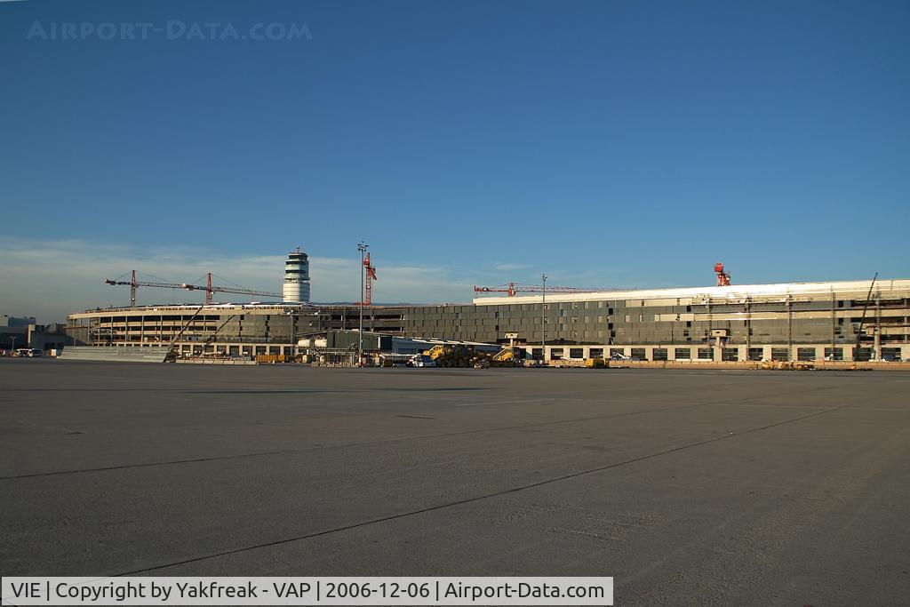 Vienna International Airport, Vienna Austria (VIE) - New Terminal Skylink under construction